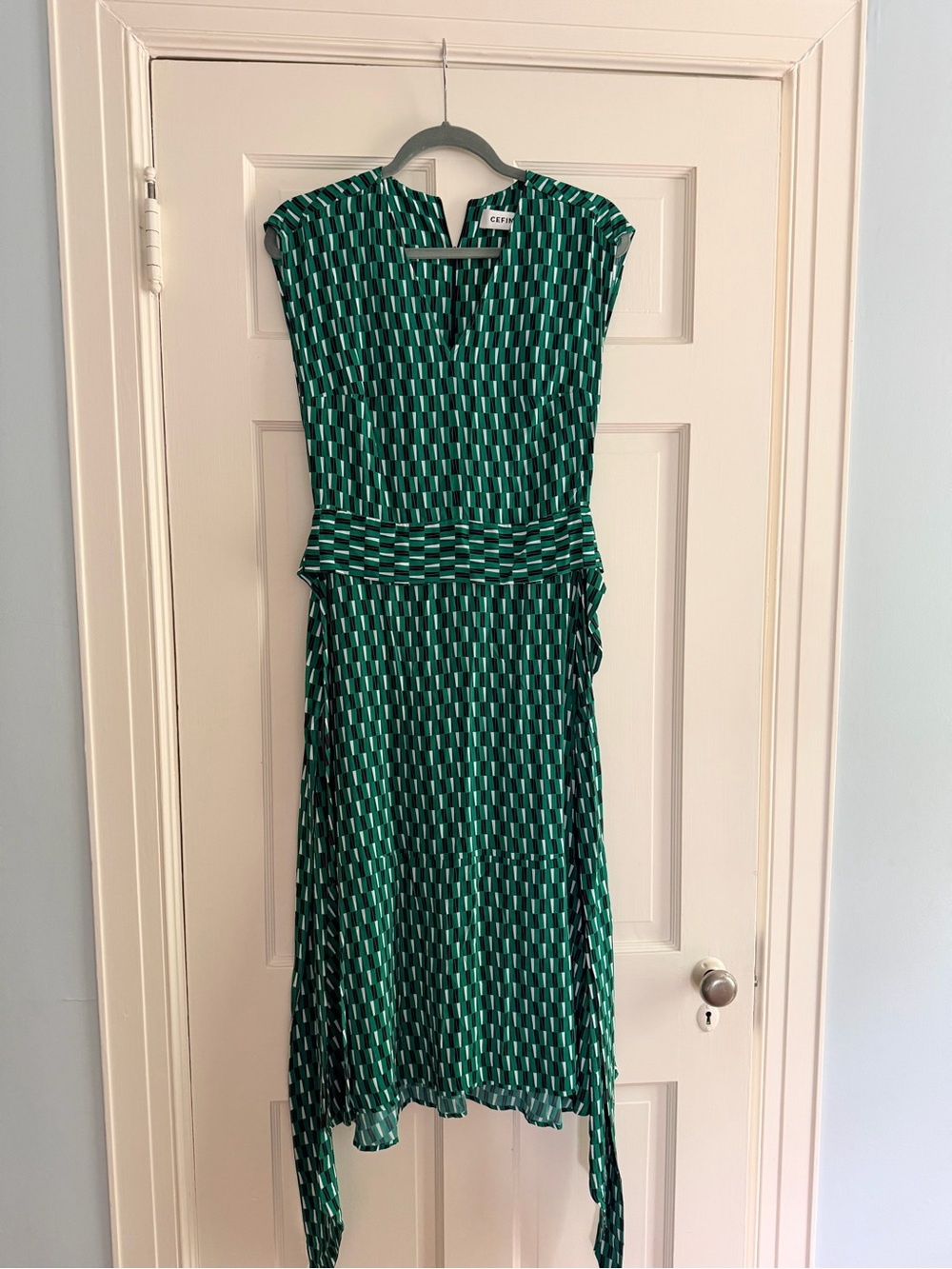 Green Geometric Tie-Waist Midi Dress by
